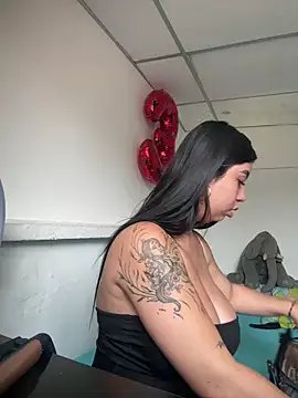 Valen Ross online show from November 5, 2025, 6:08 pm