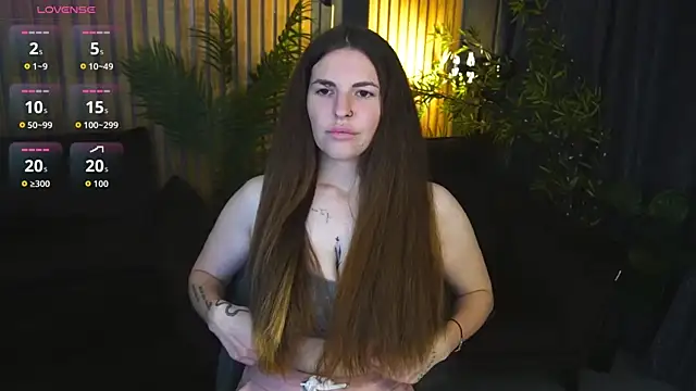 Snapshot of DanielaReign chatting on November 6, 2025, 1:45 pm DanielaReign online show from November 6, 2025, 1:45 pm