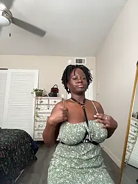 Snapshot of ladiosa_selene chatting on March 1, 2026, 9:39 pm ladiosa selene online show from March 1, 2026, 9:39 pm