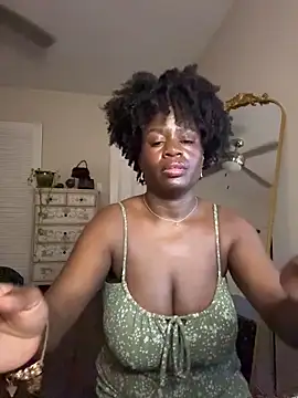 Snapshot of ladiosa_selene chatting on March 5, 2026, 12:39 am ladiosa selene online show from March 5, 2026, 12:39 am