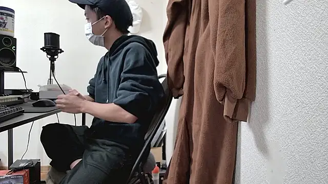 RYUTA 9911 online show from November 5, 2025, 3:28 am