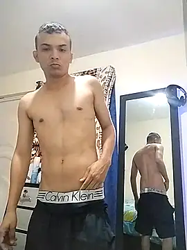 Luisadonis2015 online show from November 3, 2025, 7:37 pm