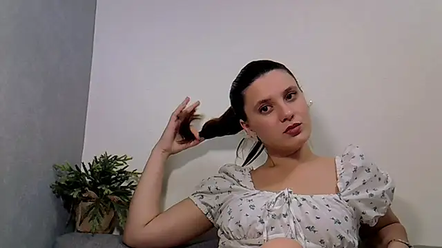 Snapshot of KiraHoney chatting on November 8, 2025, 10:08 pm KiraHoney online show from November 8, 2025, 10:08 pm