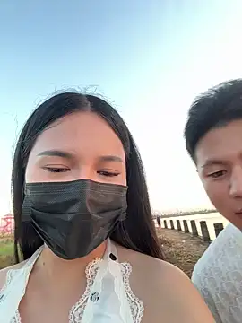 jingjing zhibo online show from November 9, 2025, 10:24 am