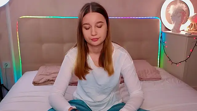 LauriePerez online show from December 22, 2025, 12:57 pm