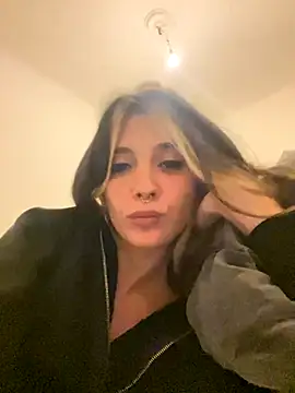 Gatitasalvaje123 online show from November 14, 2025, 9:13 pm