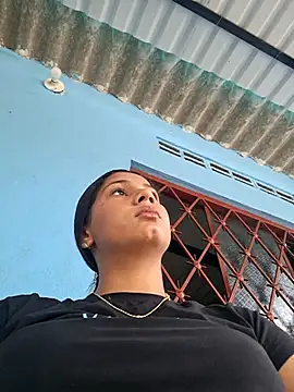 lapicarona18 online show from November 18, 2025, 3:05 pm