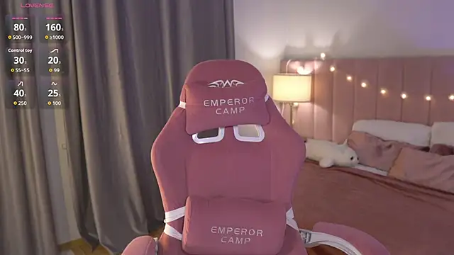 ohmyElly online show from November 4, 2025, 4:39 pm