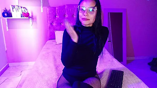 Snapshot of valkiry_ chatting on November 6, 2025, 5:47 pm valkiry online show from November 6, 2025, 5:47 pm