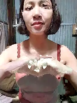 Snapshot of Niramiu chatting on November 4, 2025, 4:44 am Niramiu online show from November 4, 2025, 4:44 am