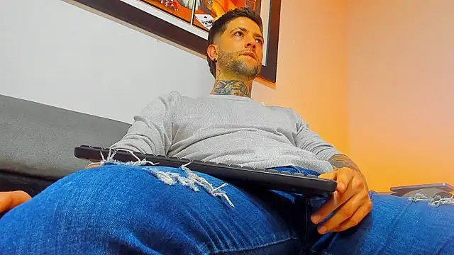 Supreme Alpha online show from November 4, 2025, 3:38 am