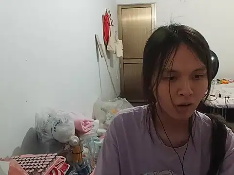 Snapshot of RebelAura chatting on June 11, 2026, 4:49 pm RebelAura online show from June 11, 2026, 4:49 pm