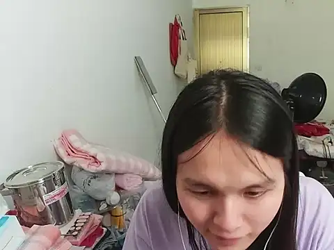 Snapshot of RebelAura chatting on July 7, 2026, 7:23 am RebelAura online show from July 7, 2026, 7:23 am