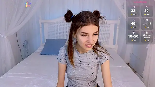 Little  Lunaa online show from April 7, 2026, 10:48 am