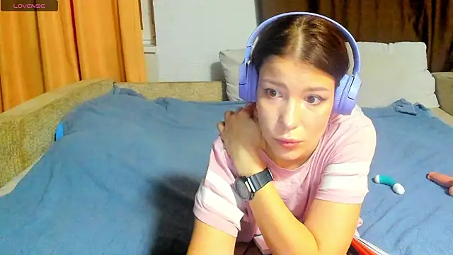 Eva purrr  online show from February 3, 2026, 10:09 am