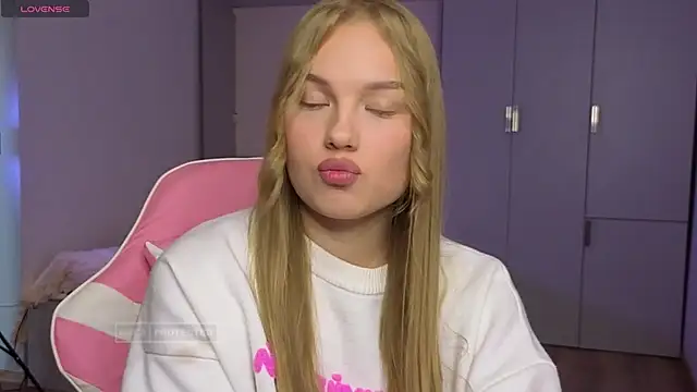 Lunar Flare online show from November 14, 2025, 4:00 am