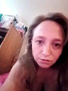 HotMommaCR online show from November 4, 2025, 1:21 pm