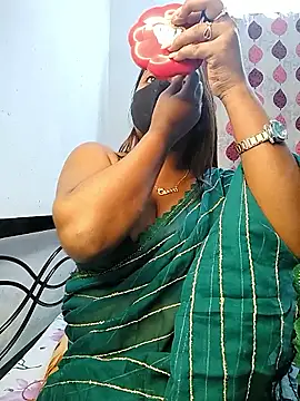 Snapshot of LoveLy-Soneya chatting on February 13, 2026, 12:12 pm LoveLy-Soneya online show from February 13, 2026, 12:12 pm