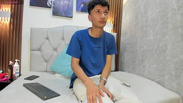 Elian Julian online show from December 1, 2025, 11:21 pm