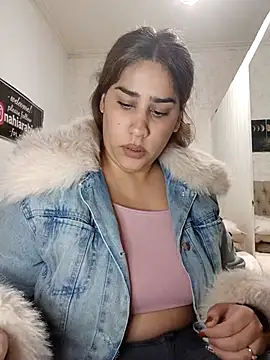 nahiarabiel33 online show from May 28, 2026, 4:04 pm