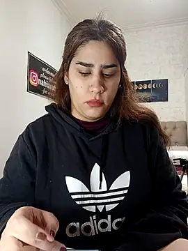nahiarabiel33 online show from June 24, 2026, 9:14 pm