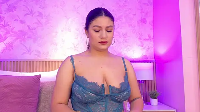 Snapshot of ValeriaMonet chatting on May 18, 2026, 1:39 pm ValeriaMonet online show from May 18, 2026, 1:39 pm