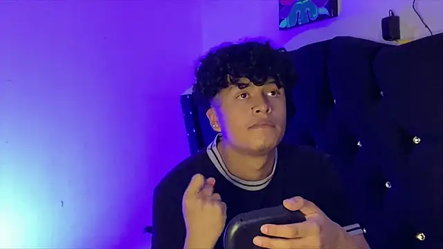 Snapshot of CyrusAndGrase chatting on January 13, 2026, 9:31 pm CyrusAndGrase online show from January 13, 2026, 9:31 pm