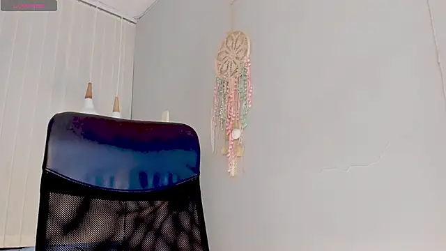 Emi Rosee online show from January 8, 2026, 12:29 pm