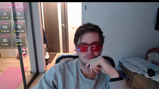 lucky swimmer online show from December 4, 2025, 5:54 pm