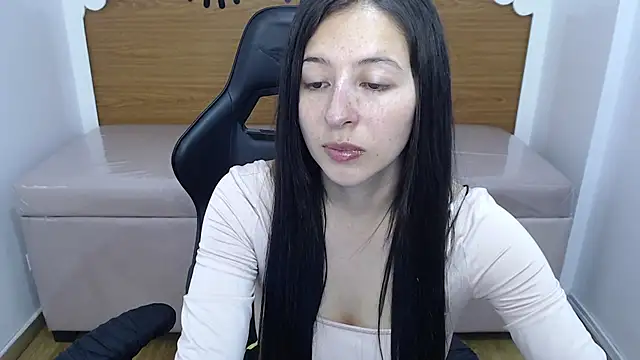 scarlett percy t online show from November 17, 2025, 7:52 pm