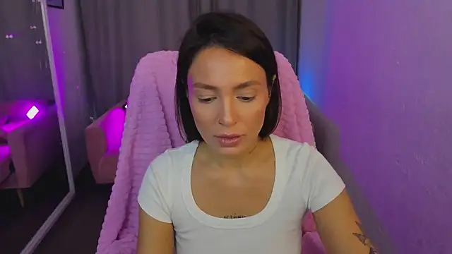 Naila Whisper online show from November 8, 2025, 2:06 pm