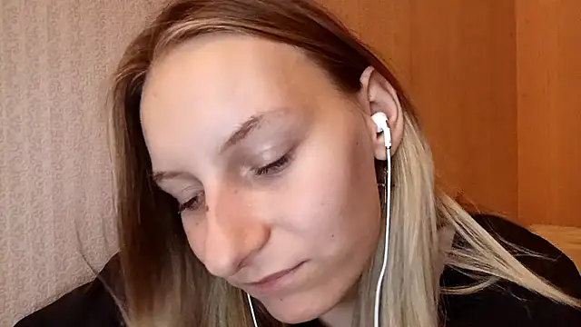 laytafltsmile online show from November 4, 2025, 9:36 pm