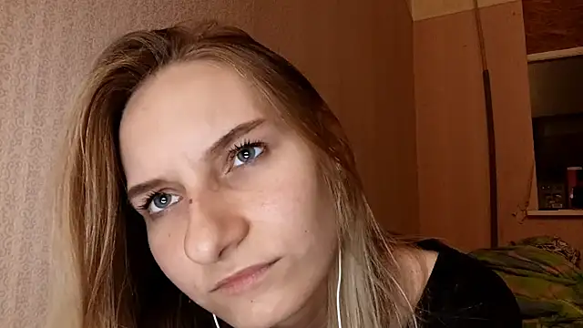 laytafltsmile online show from November 6, 2025, 4:30 pm