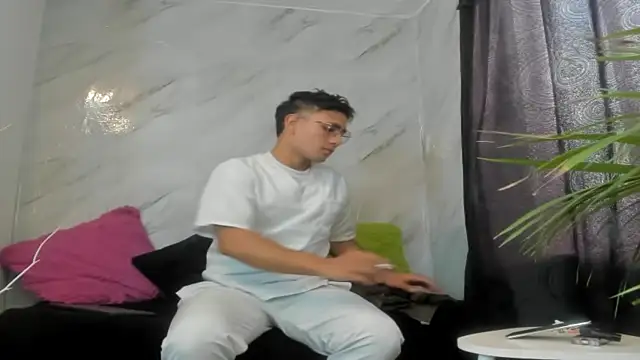 boy castel coral online show from November 6, 2025, 9:05 pm