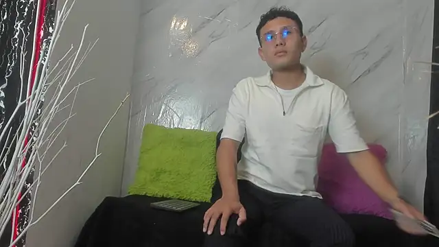 boy castel coral online show from November 7, 2025, 7:58 pm