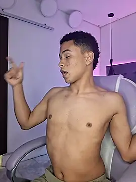 Liams18 online show from November 13, 2025, 3:05 am