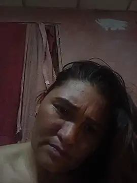 Leona-Pig online show from December 4, 2025, 8:17 pm