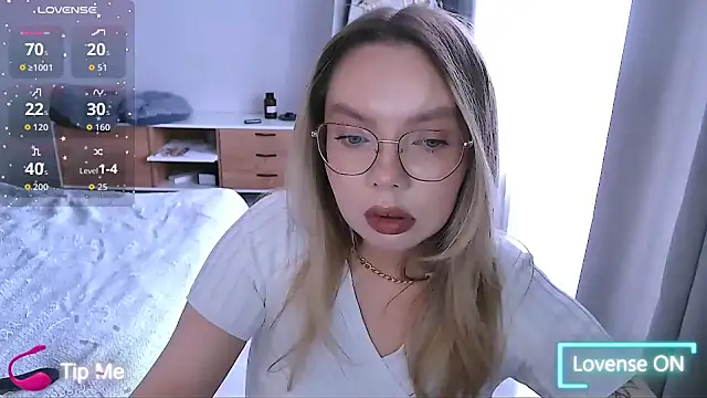 PolinaXXXXJones online show from March 10, 2026, 9:25 am