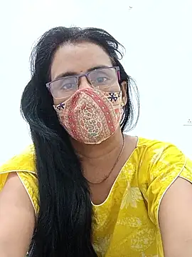 sanjana077 online show from April 19, 2026, 12:43 am