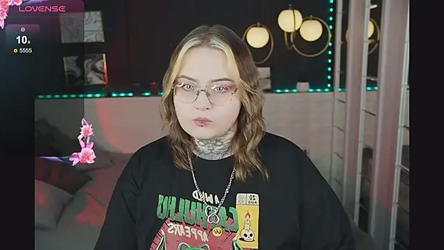 Snapshot of Arya_Addams chatting on November 8, 2025, 12:00 am Arya Addams online show from November 8, 2025, 12:00 am