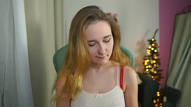 glossy babe  online show from December 19, 2025, 2:13 pm