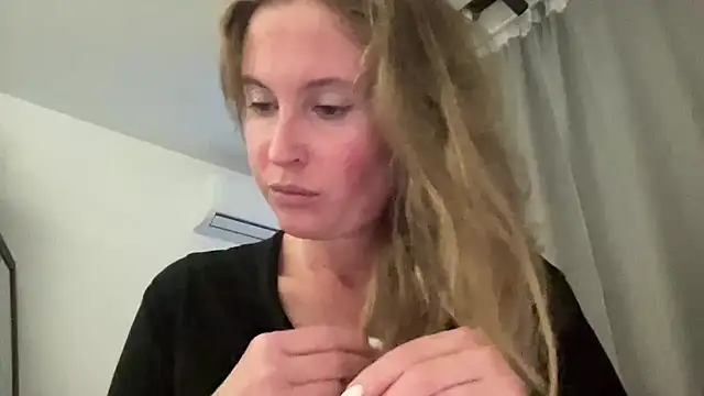 Snapshot of Ameli8 chatting on November 14, 2025, 5:44 pm Ameli8 online show from November 14, 2025, 5:44 pm