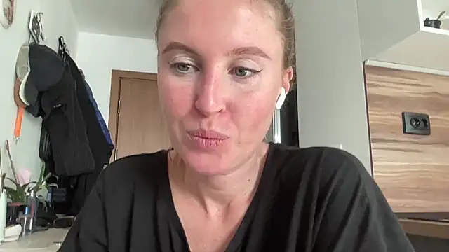 Snapshot of Ameli8 chatting on November 27, 2025, 11:12 am Ameli8 online show from November 27, 2025, 11:12 am