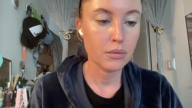 Snapshot of Ameli8 chatting on April 30, 2026, 11:27 am Ameli8 online show from April 30, 2026, 11:27 am