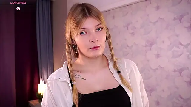 UteMessineo online show from November 12, 2025, 6:25 am