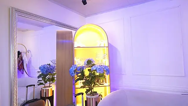 Snapshot of TessaaFox chatting on February 5, 2026, 6:56 pm TessaaFox online show from February 5, 2026, 6:56 pm