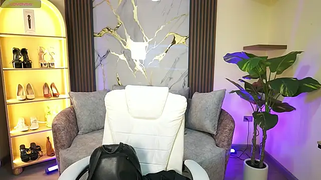 Snapshot of TessaaFox chatting on February 17, 2026, 11:50 am TessaaFox online show from February 17, 2026, 11:50 am