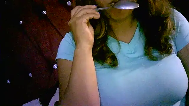 Zulreyna online show from April 24, 2026, 3:20 am