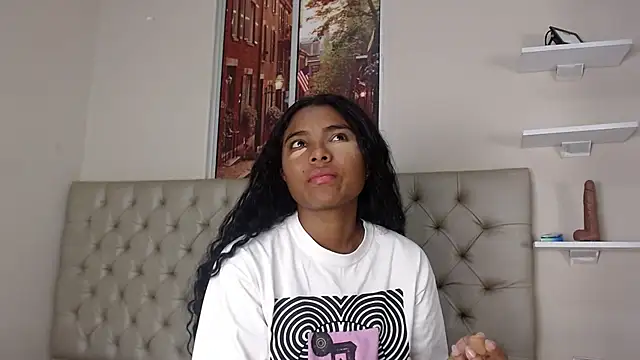 mila sophia online show from November 7, 2025, 1:55 pm