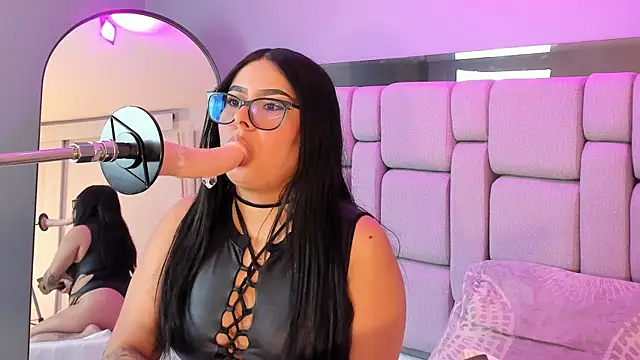 Amy whittee online show from December 5, 2025, 7:21 pm